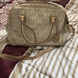 Micheal Kors Crossbody